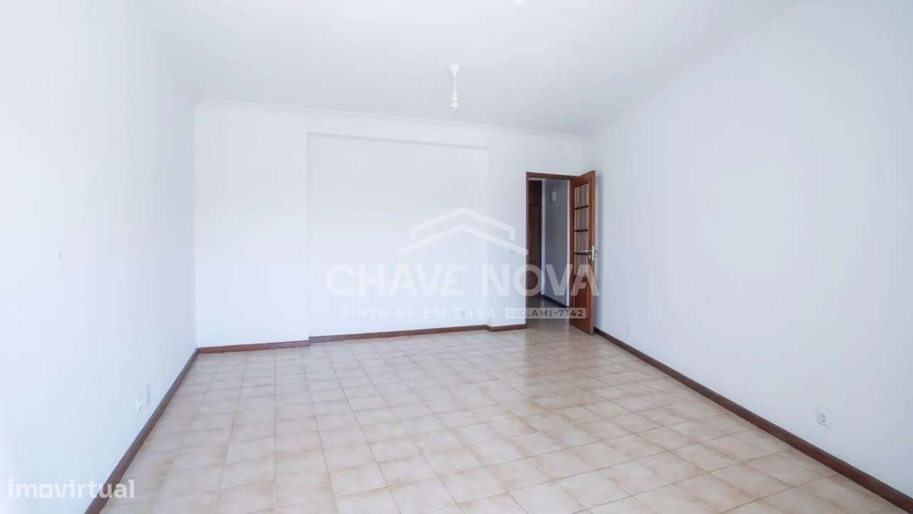 FN - T1+1 com garagem fechada | Canelas-8