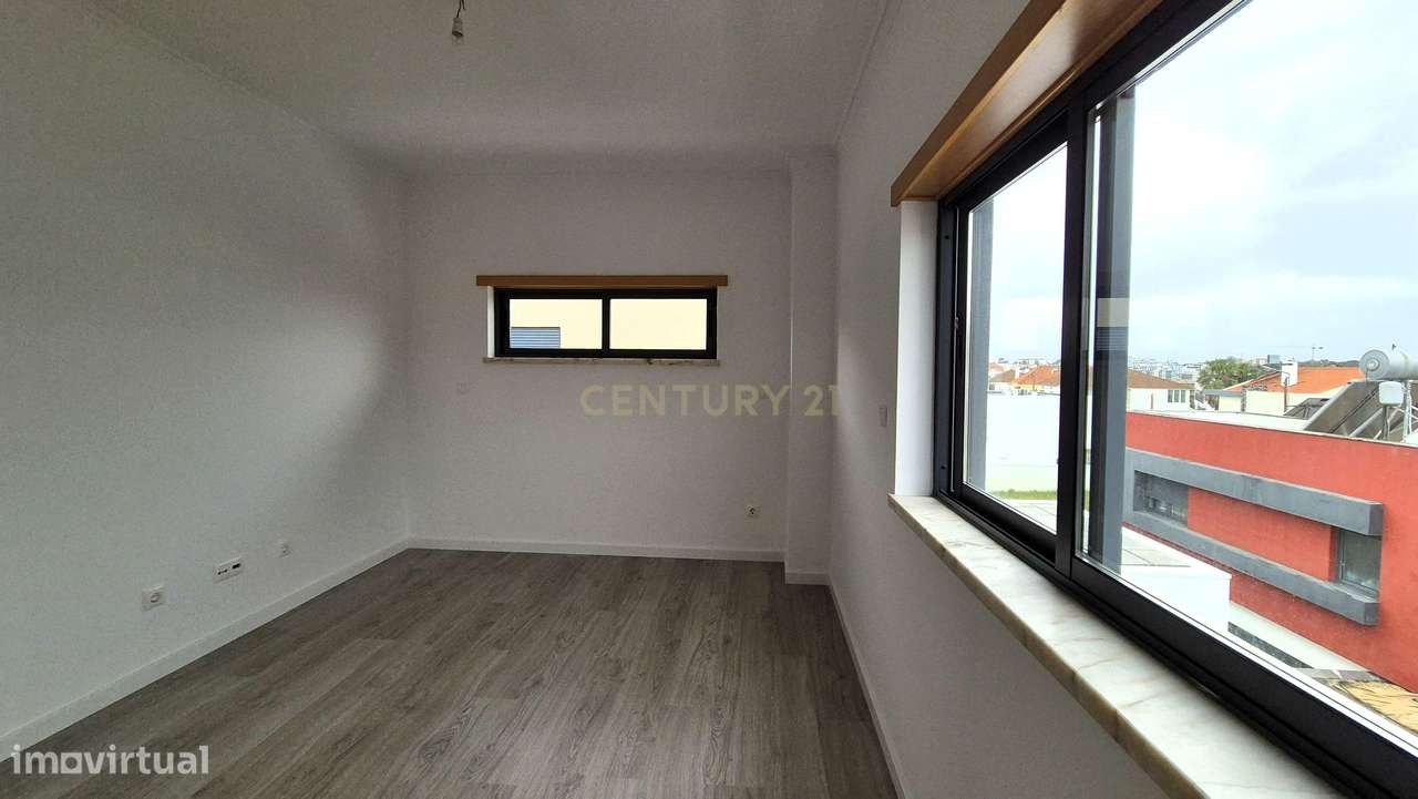 Moradia Isolada T5 de Arquitetura Moderna com Garagem – Quinta da Alem-9