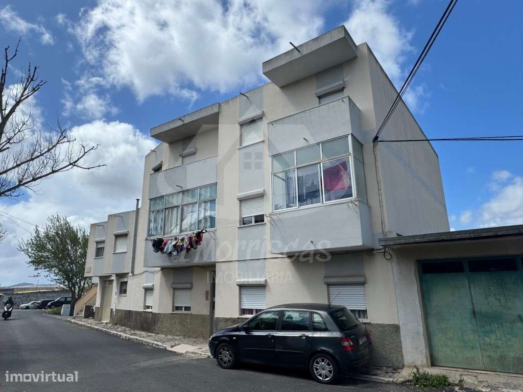 Prédio com 9 frações para investimento no Olival Basto, Póvoa de Sa... - Grande imagem: 2/7