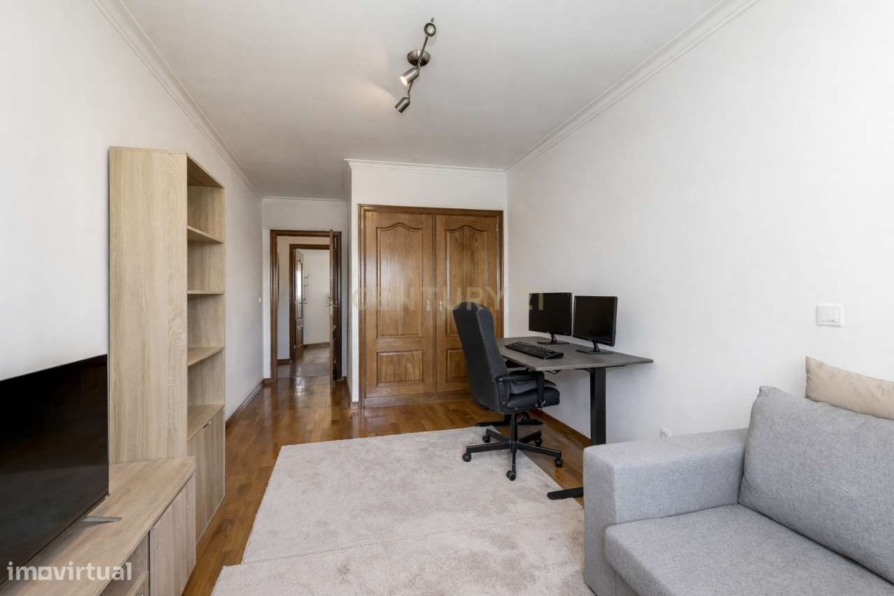 T3 153 m² com varanda | Garagem + 1 lugar de estacionamento | Lumiar |-17