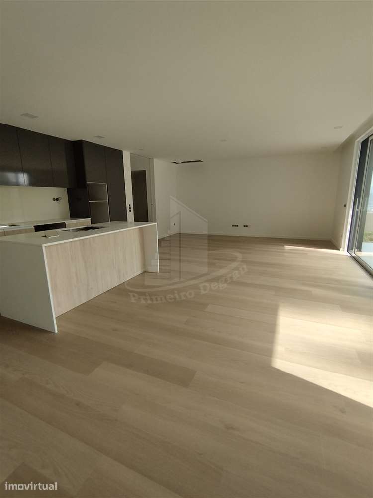 Moradia de 2 pisos com vistas fabulosas-11