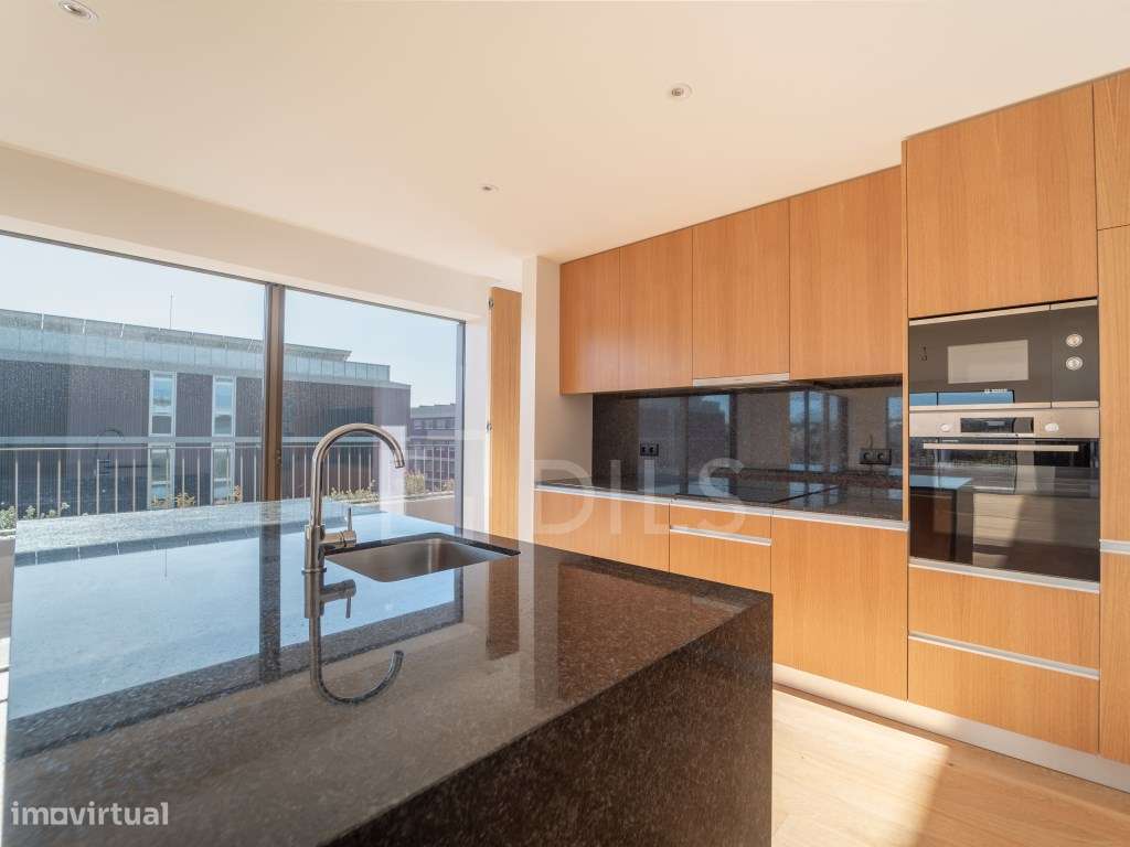 Apartamento T4 no último piso, junto à praia, em Matosinhos Sul - Grande imagem: 4/50