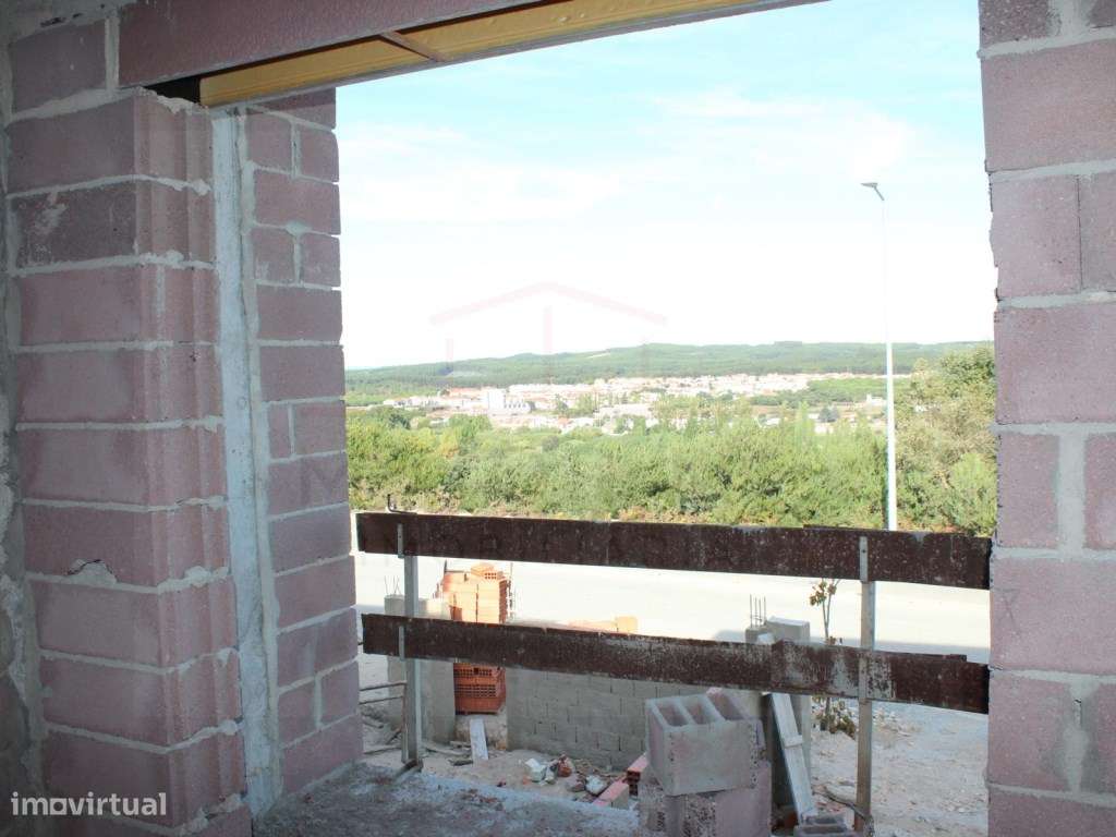 Moradias T3 em construção na urbanização Fonte Lagoa, Rio Maior-17