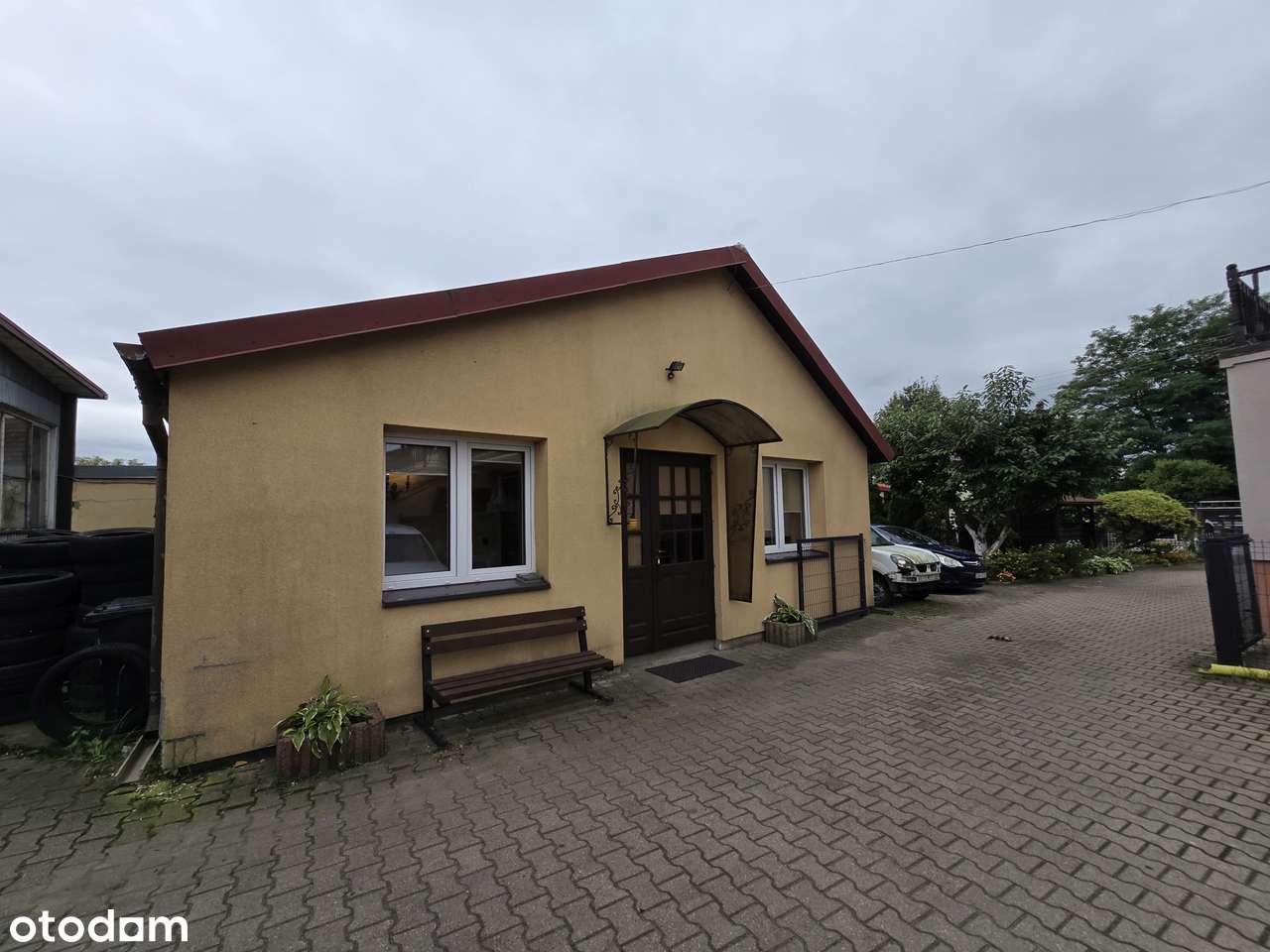 Połowa bliźniaka wraz z działającym biznesem-13