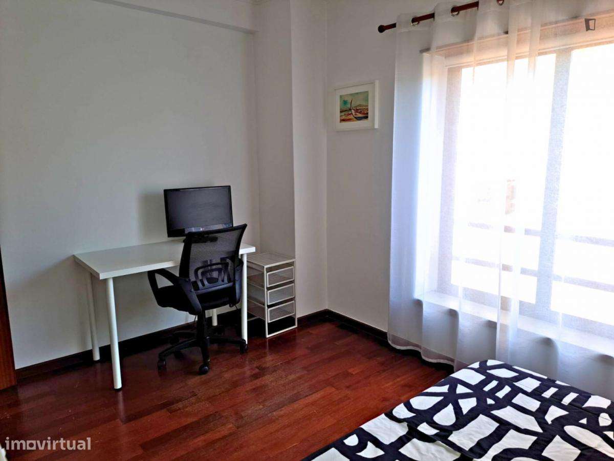 Quarto - localizado em Caparica Lisbon - Grande imagem: 4/9