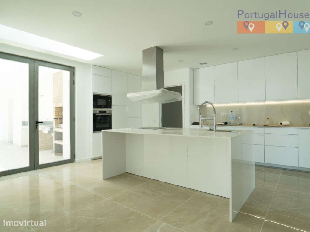 Moradia independente de arquitetura moderna e espetacular com vista...-10