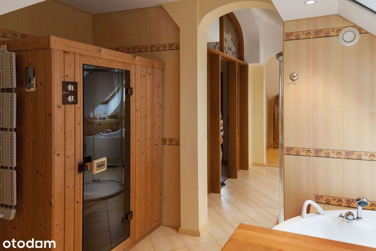 Dom z basenem w otulinie Lasu Łagiewnickiego-17