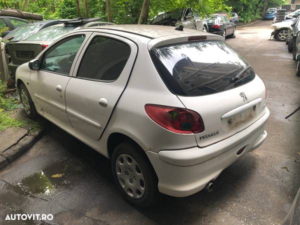 Dezmembrez Peugeot 206 alb 4 usi 2006 - 3