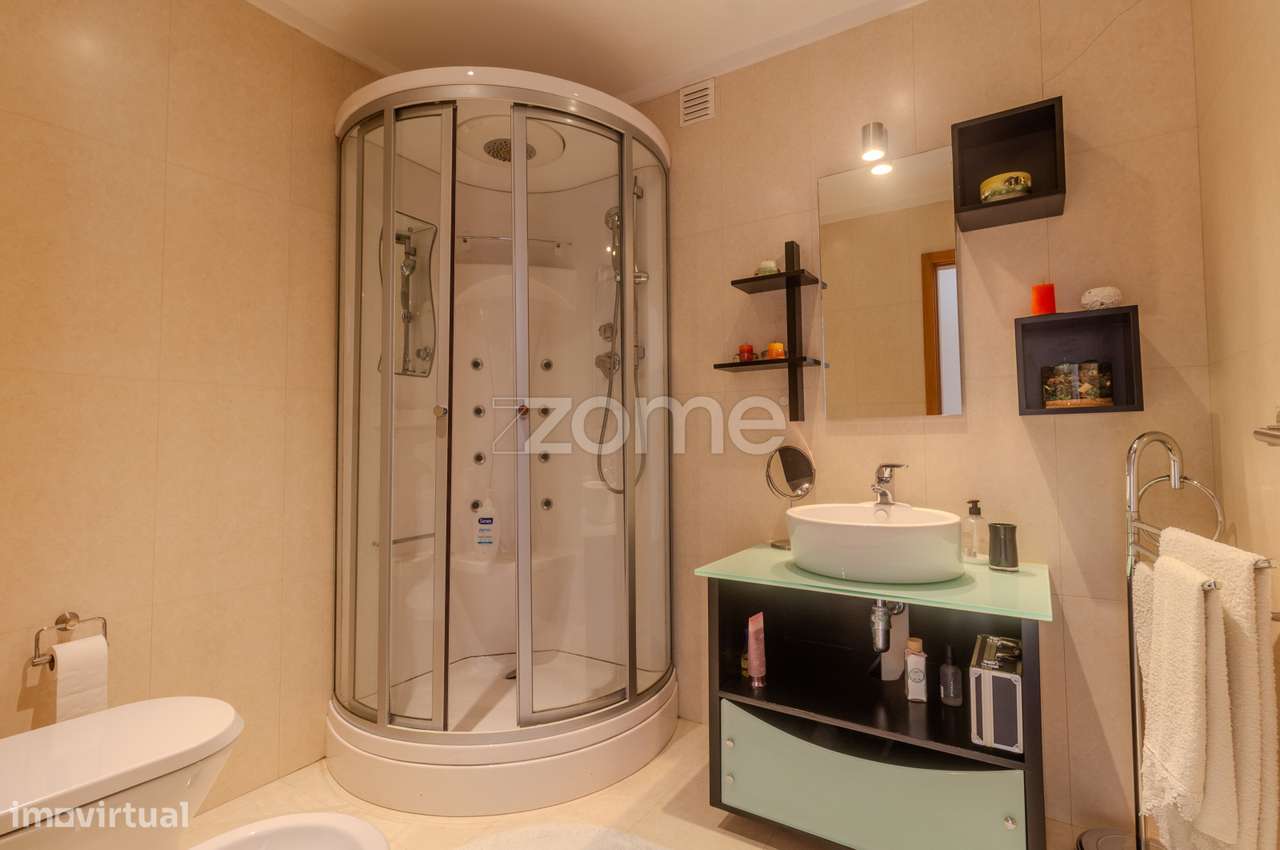 Moradia T3 | 3 Suítes e Piscina com Vista Rio-16