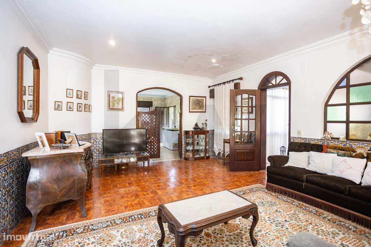 Fantástica Moradia T4 (10 Divisões) com Terreno de 869 m2 – Imenso Pot-7