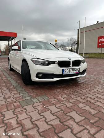 BMW Seria 3 320i Luxury Line - 18