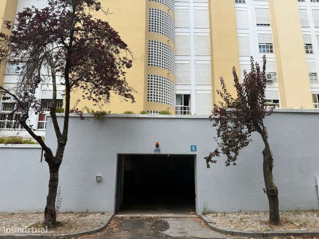 A PROCURA DE UM ESTACIONAMENTO ? TEMOS A SOLUÇÃO!
 Parqueamento pr... - Grande imagem: 3/14