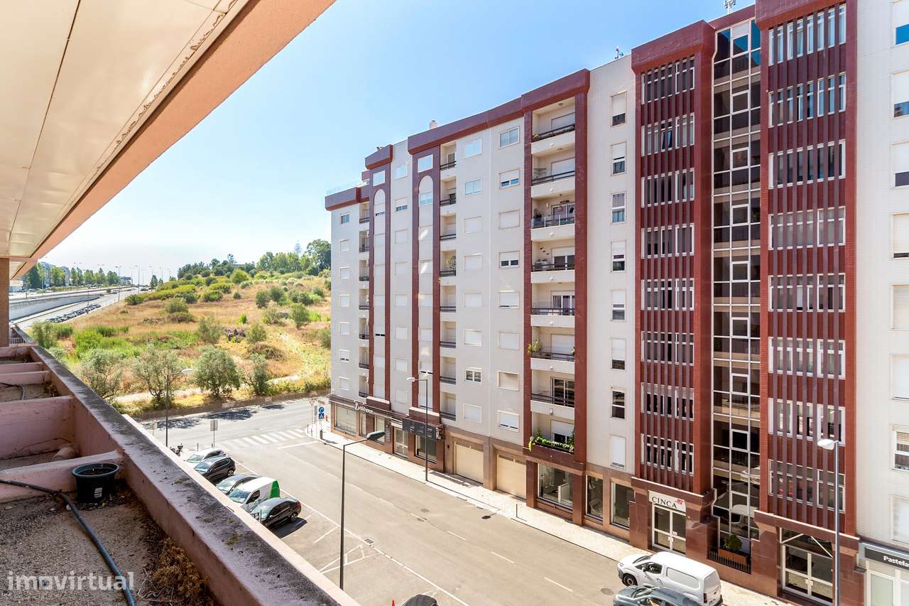 Apartamento T3+1 no Atlanta Park – Laranjeiras, Lisboa-24