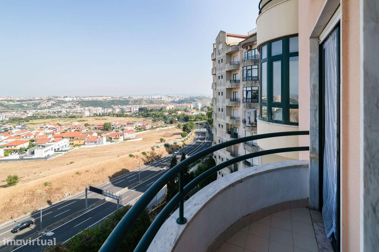 Apartamento T2 – Jardim da Radial, com 2 elevadores e arrecadação-17