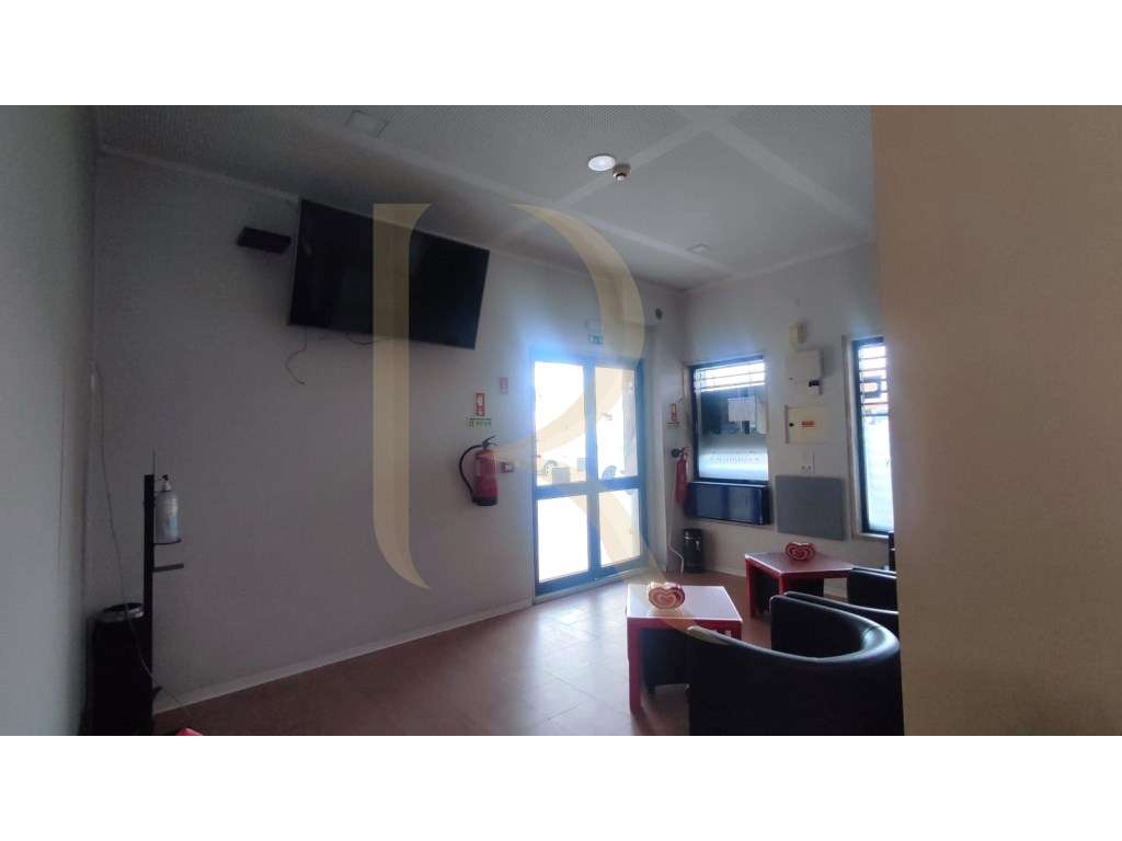 Loja de 2 pisos em Corroios - Oportunidade Única - Grande imagem: 5/19