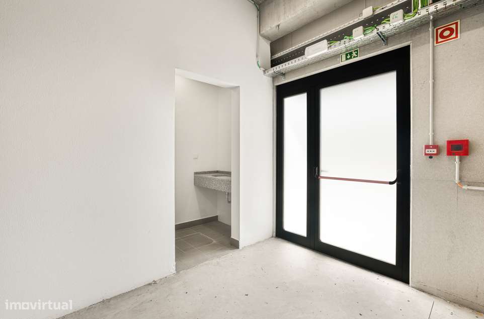 Armazém em rentabilidade à venda , Quinta de Matos-16