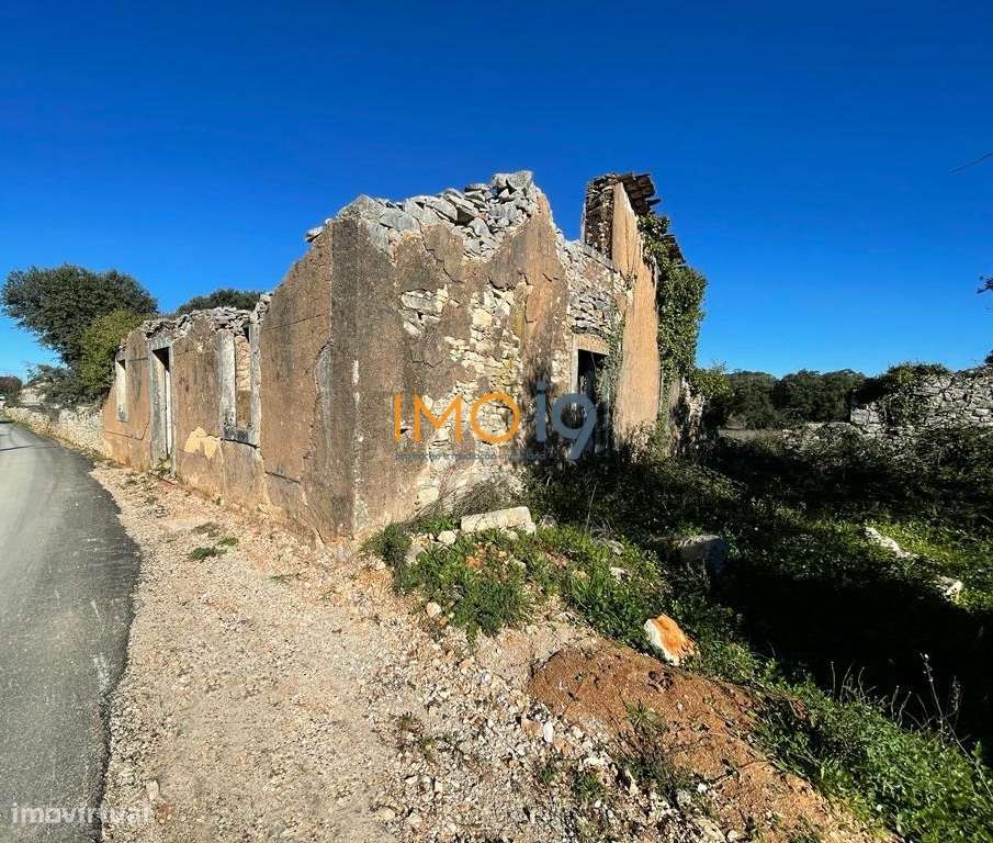 Ruina em terreno de 3600 m2 - Grande imagem: 3/16