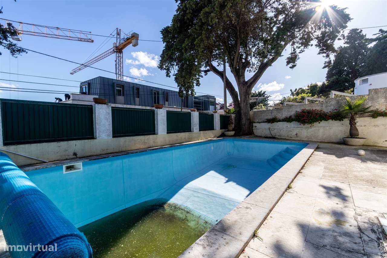 Moradia Estoril Cascais Vista Mar para renovar T6-56