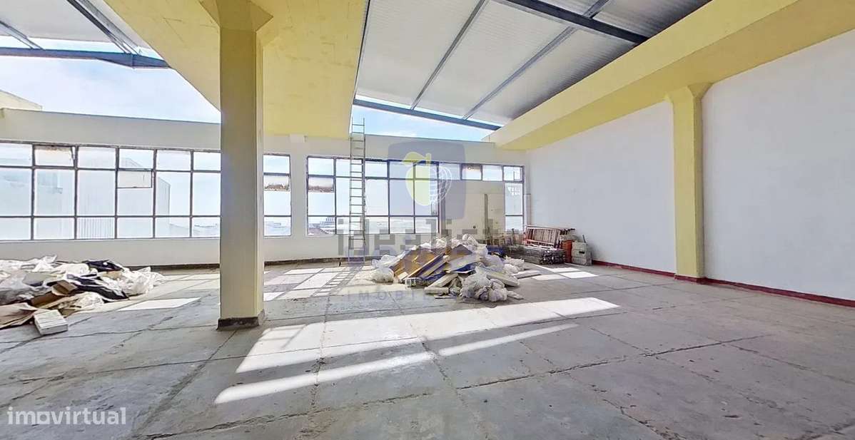 Armazém com 1750mt2 inserido num edifício com 2 pisos. - Grande imagem: 3/14