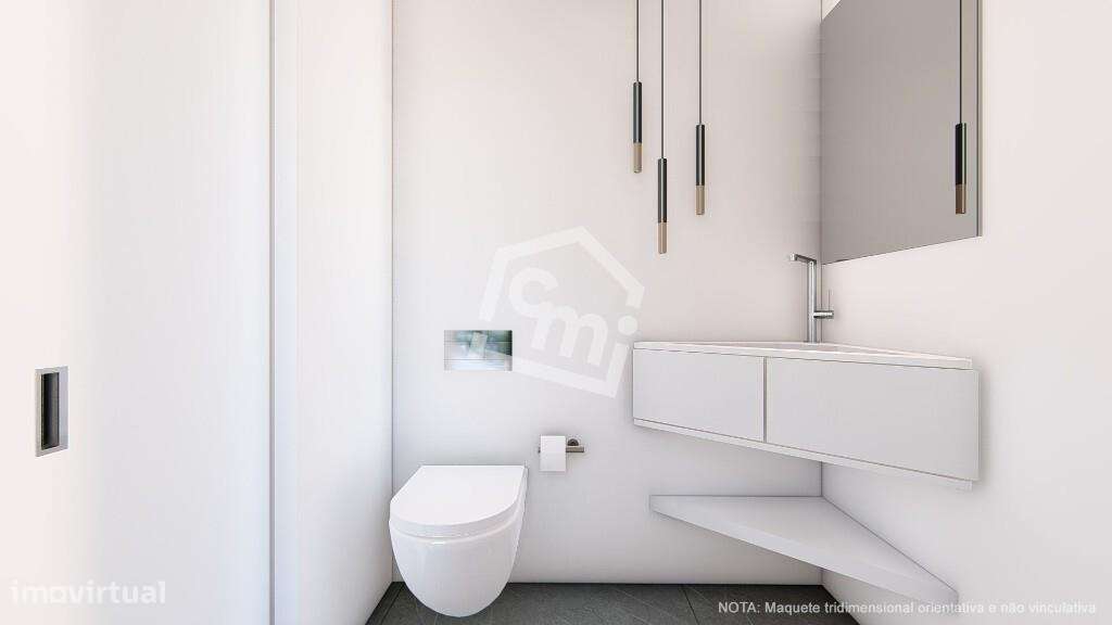 T2 Novo junto à principal estação de metro da Senhora da Hora com vara-7