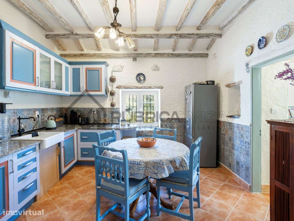 Moradia com Anexos e Vistas Deslumbrantes em Zona Tranquila-1