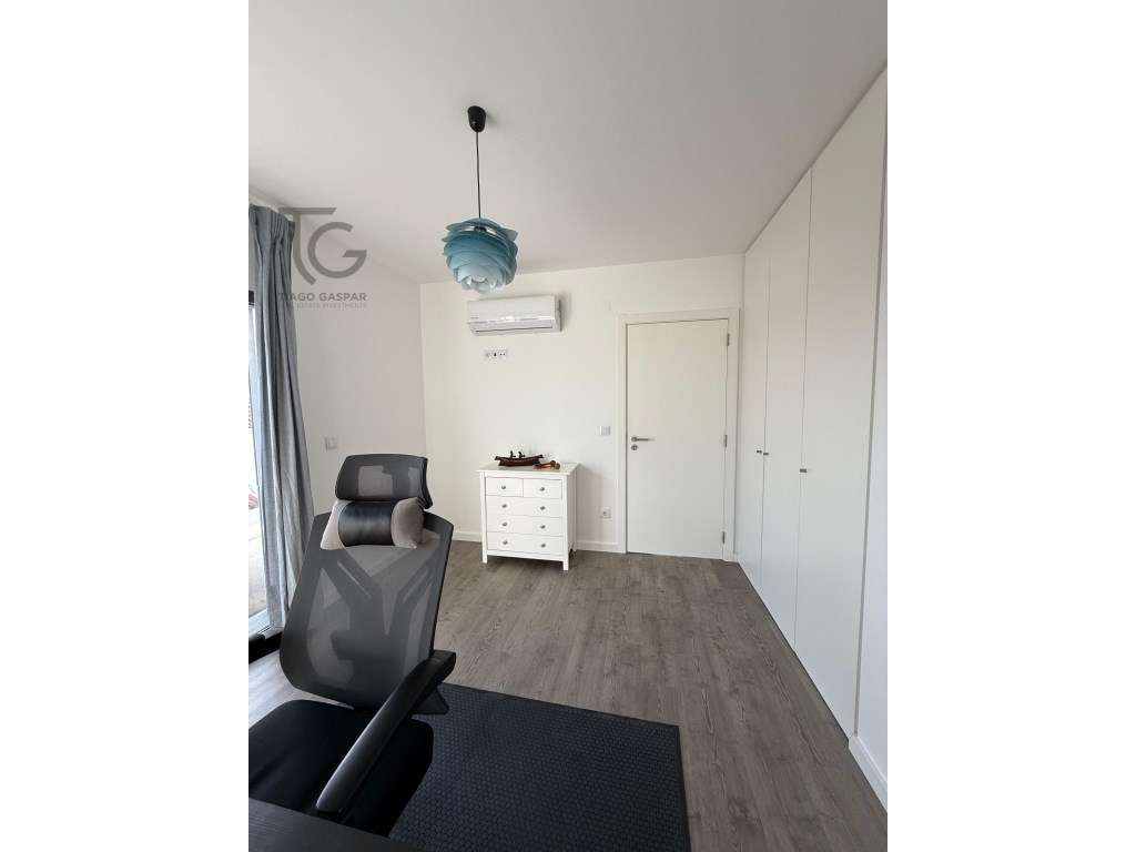T2 com Terraço e Garagem em Ericeira-25