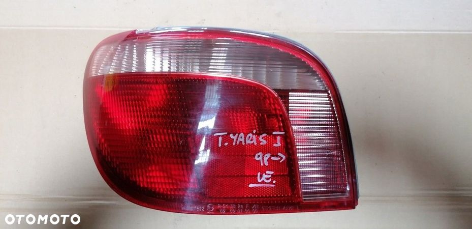 Toyota Yaris I 99-03 lampa tylna lewa - 1