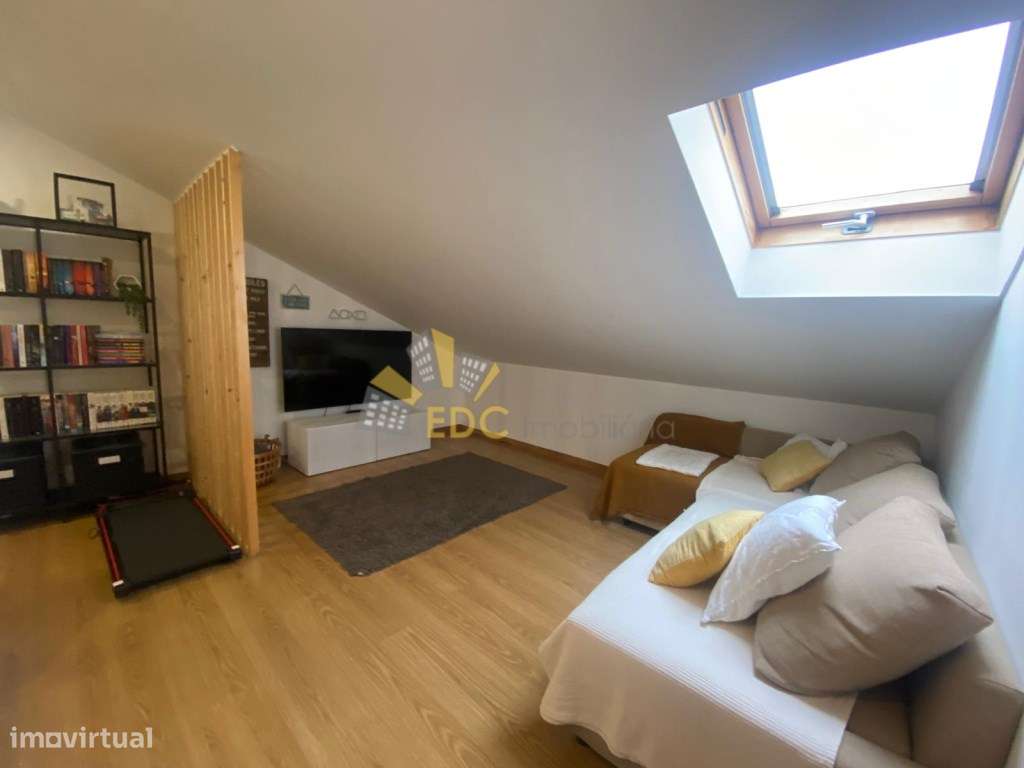 Apartamento Duplex T2+1 com Parqueamento, Arrecadação e Varanda | E...-39