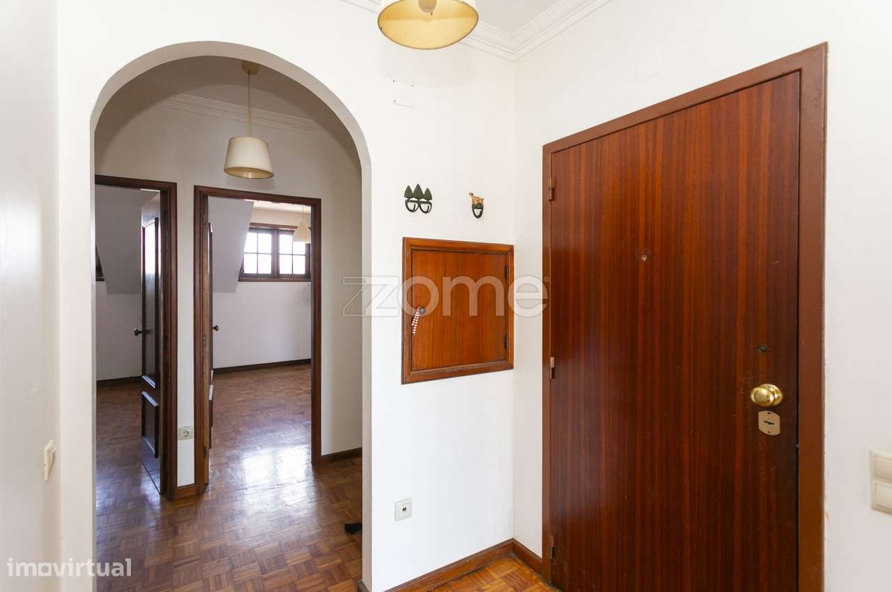 O Seu Refúgio com Vista: T2 com Potencial Único em Azurara - Grande imagem: 4/26