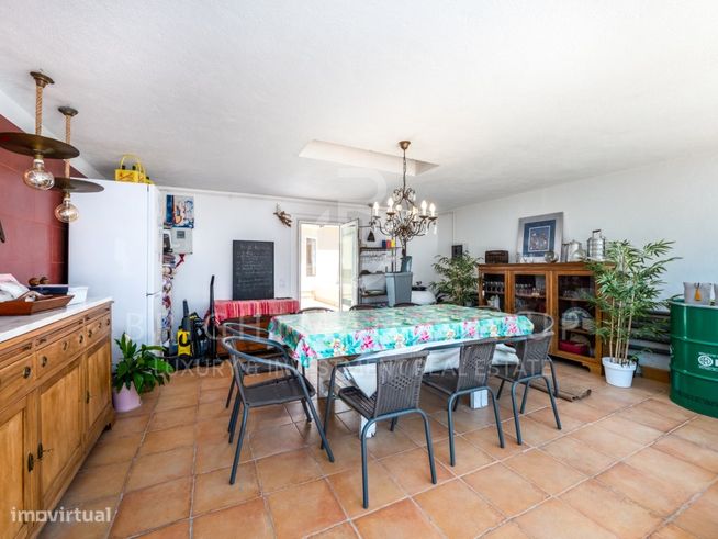 Moradia T4 + 1 com jardim e piscina, em Bicesse, Cascais-48