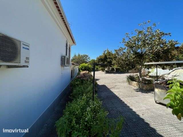 Excelente Moradia c/Piscina, Ringue desportivo, Garagem-16