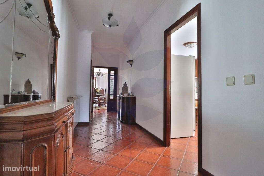 Andar Moradia T3 no Centro de Vila Verde | Mobilado e Equipado | Com G-12