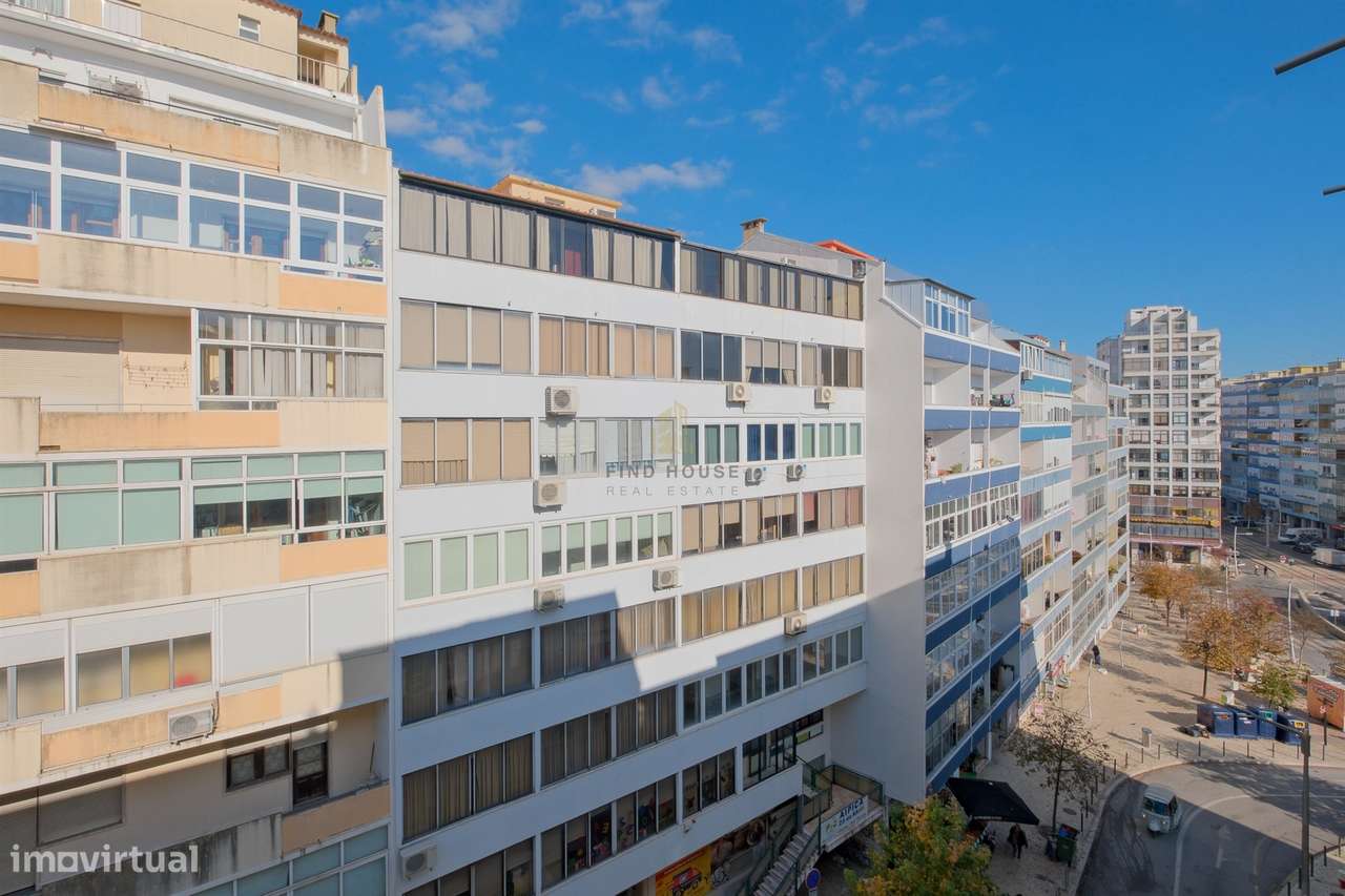 Apartamento T2 totalmente remodelado no centro de Almada-24