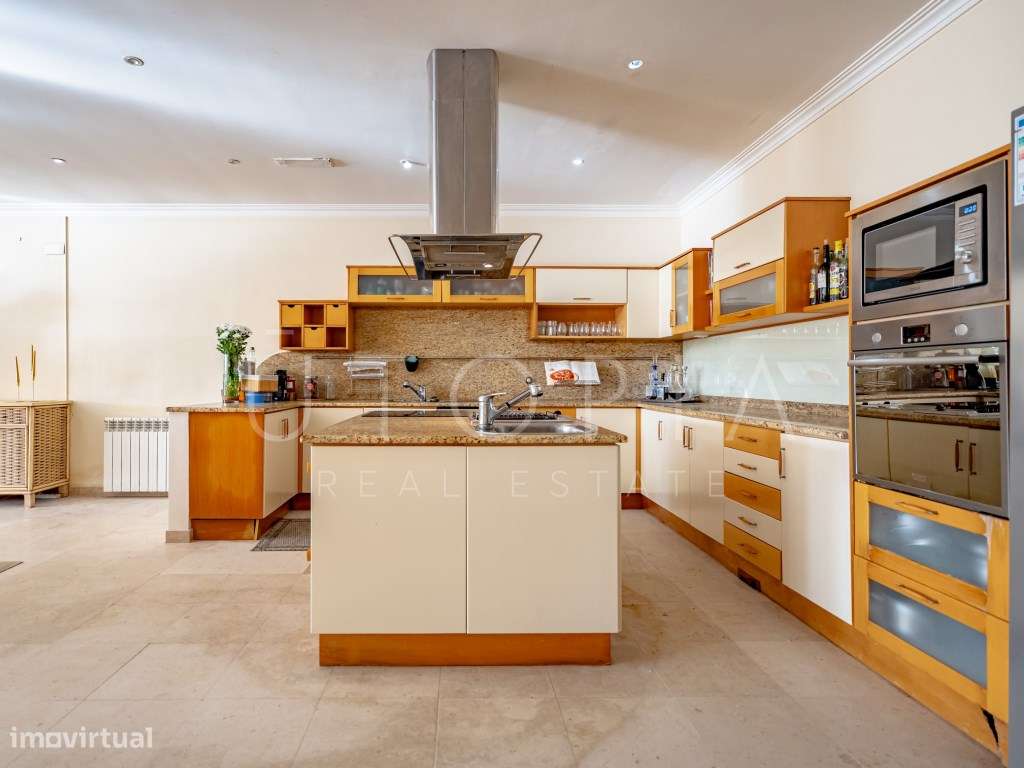 Moradia de Prestígio com Piscina, Campo de Ténis e Terreno Murado d...-42