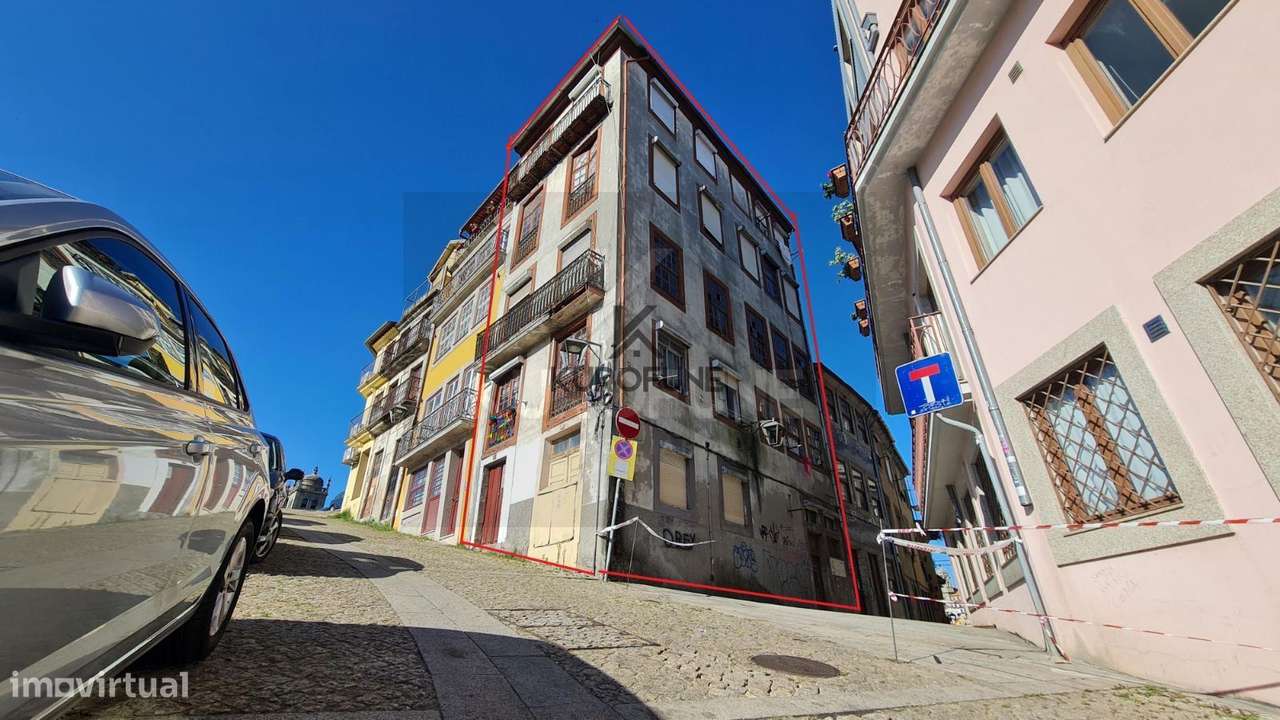 PREDIO COM PROJETO APROVADO PARA RECUPERAR NA SÉ DO PORTO-9