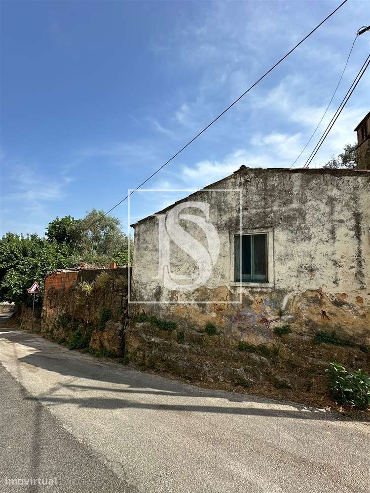 CONJUNTO DE 4 HABITAÇÕES EM ZONA URBANA — LOCALIZAÇÃO PRIVILEGIADA-11