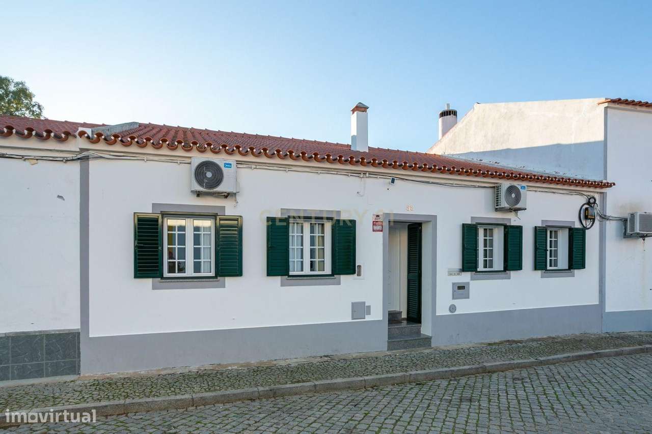 Moradia T3 em Mourão com piscina e vista para o Castelo-22