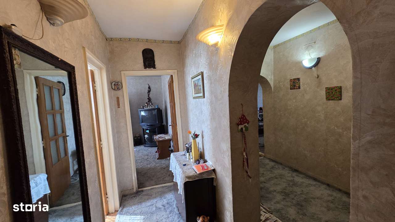 Pod Butelii, apartament 3 camere, decomandat, 70 mp, etaj 2/4-5