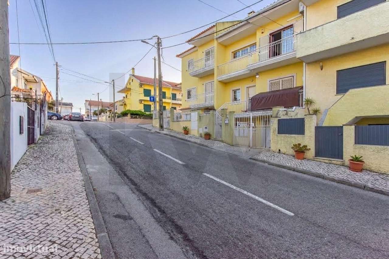 Excelente Moradia T3 - Vale de Milhaços, Corroios – Espaço, Conforto e-10