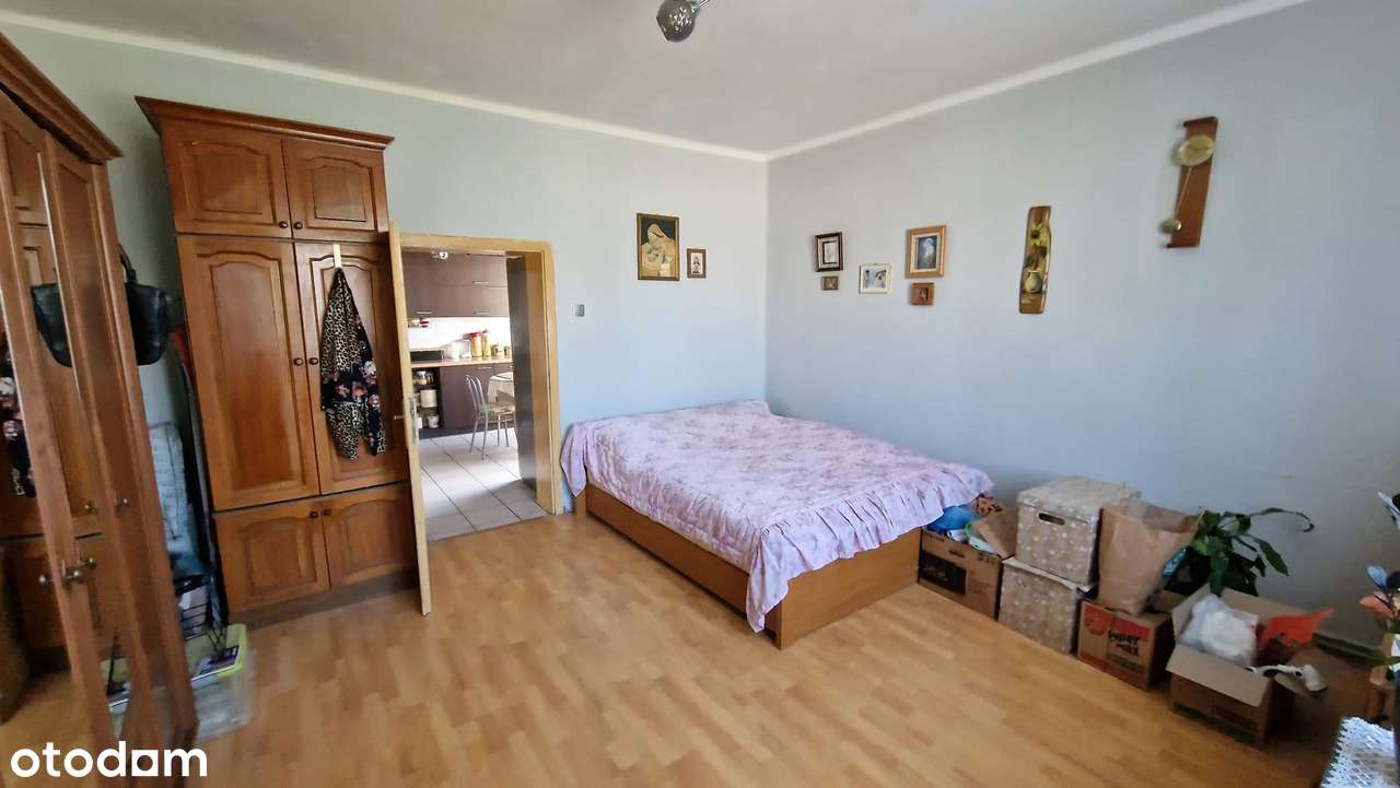 Poręba dom blisko centrum, parterowy z poddaszem do adaptacj-7