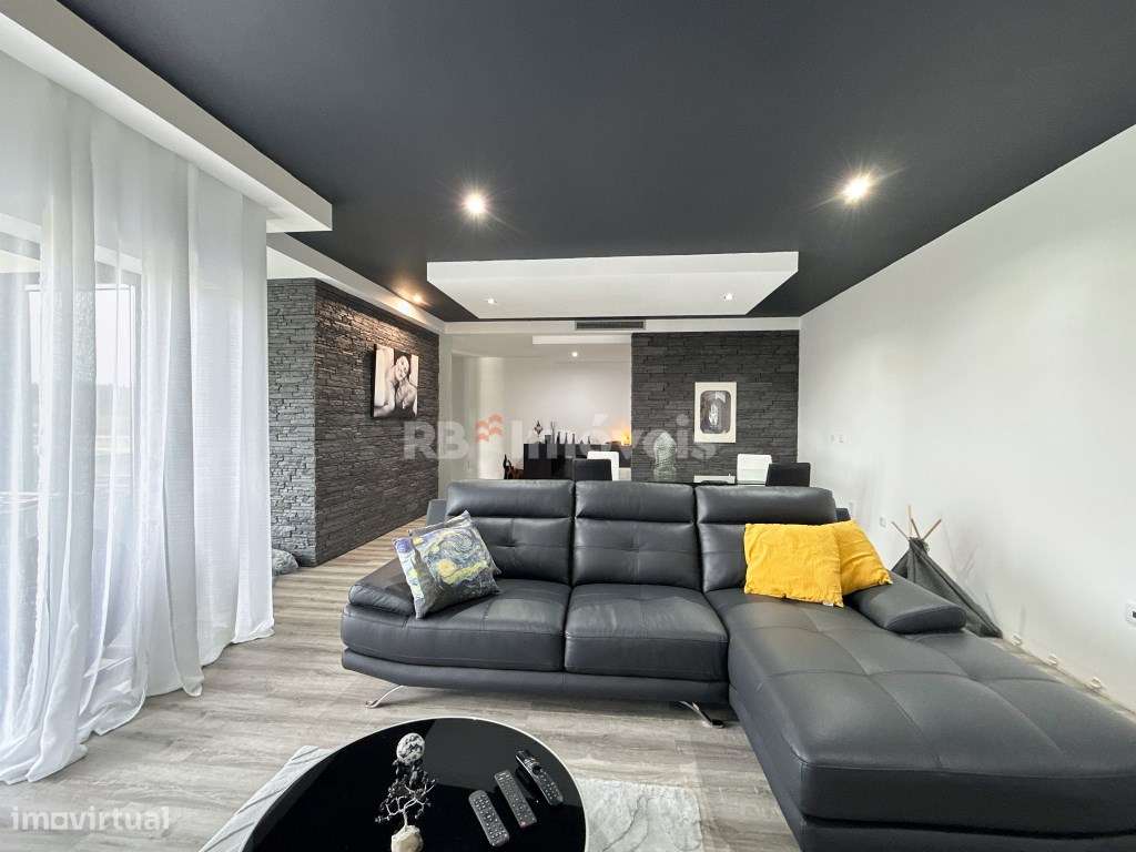 Apartamento T3 em condomínio privado com piscina-12