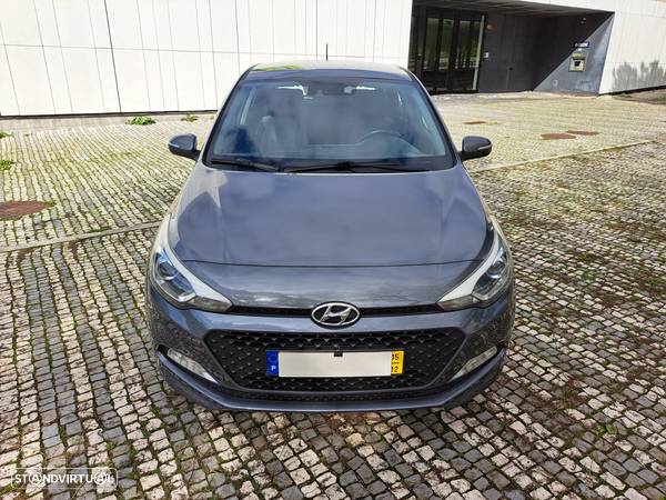 Hyundai i20 1.1 CRDi Comfort+Pack Look+JLL16 - 10