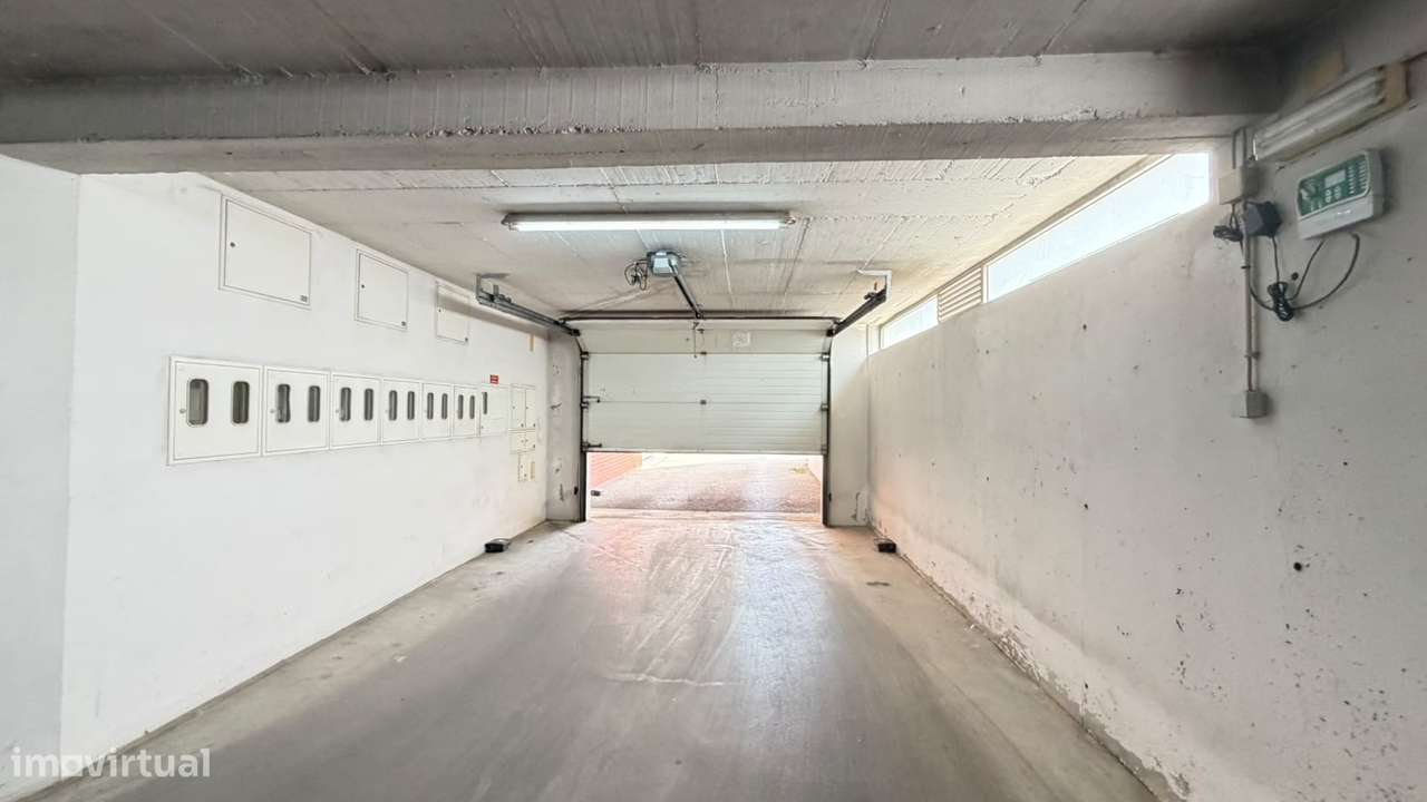 Garagem Fechada c/22 m² | Centro Rio Maior | Excelente Acessibilidade-12