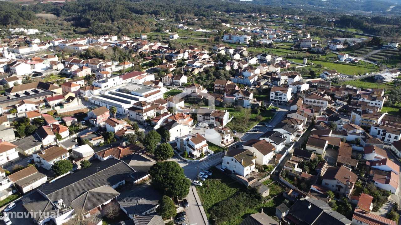 Apartamento T2 duplex novo com terraço e estacionamento no centro da V-12