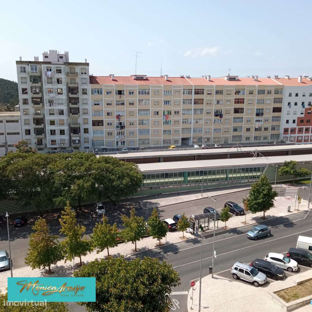 Iluminado apartamento T4, com vista panorâmica em Rio de Mouro-6