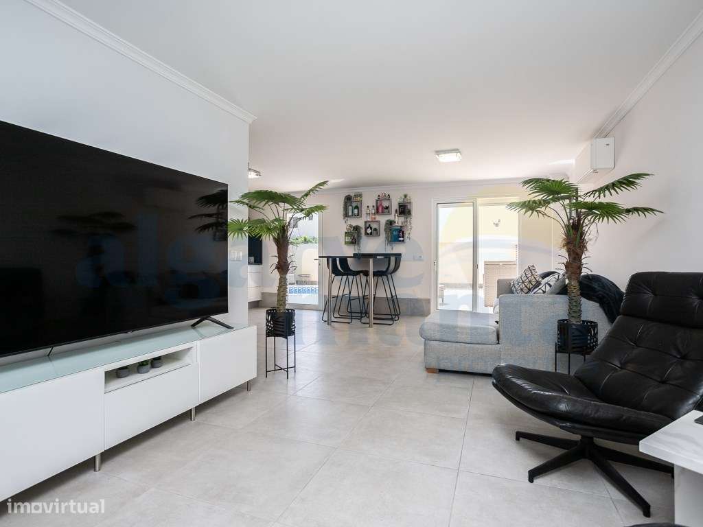 EXCLUSIVO! Moradia T3 Moderna com Piscina Privada no coração de Vil...-35