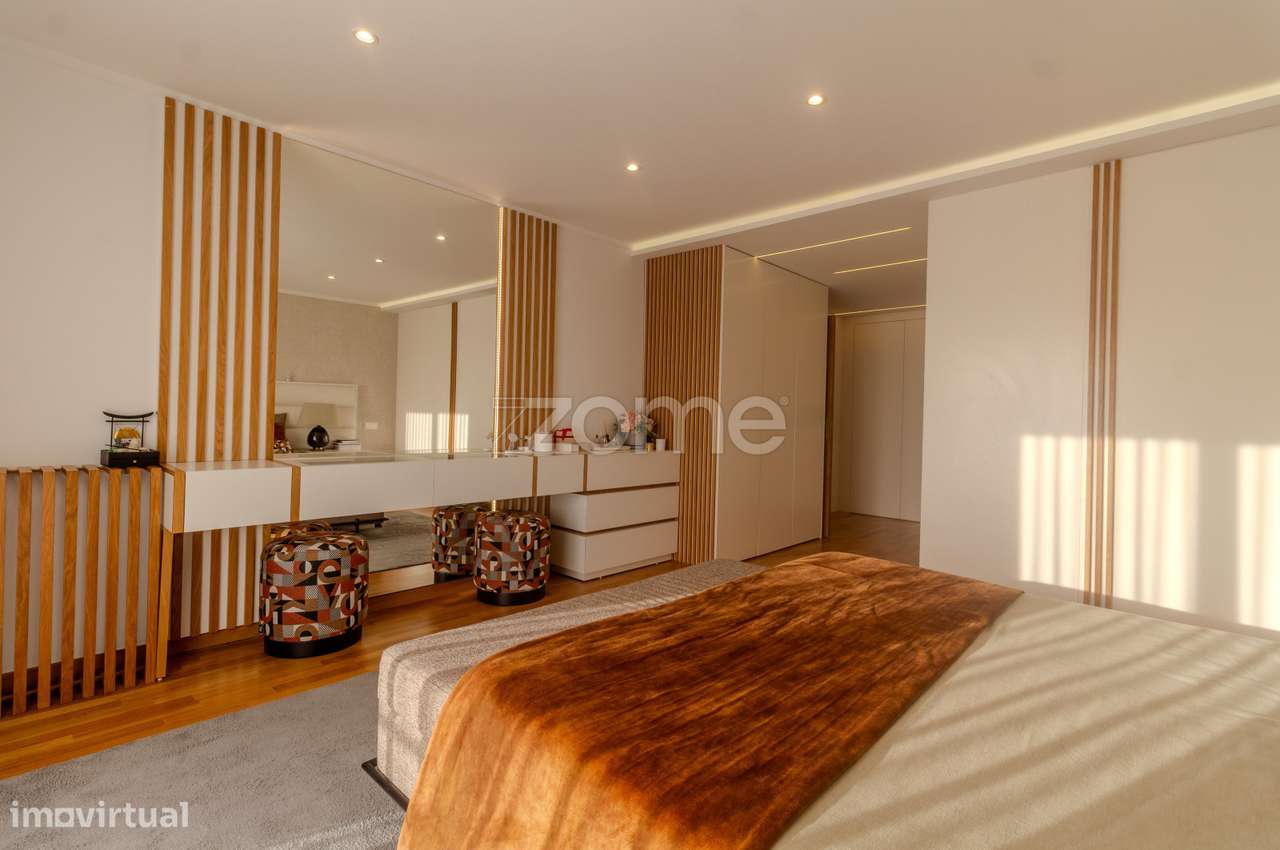 Moradia T4 Piscina e Vista Rio na Encosta do Douro-21