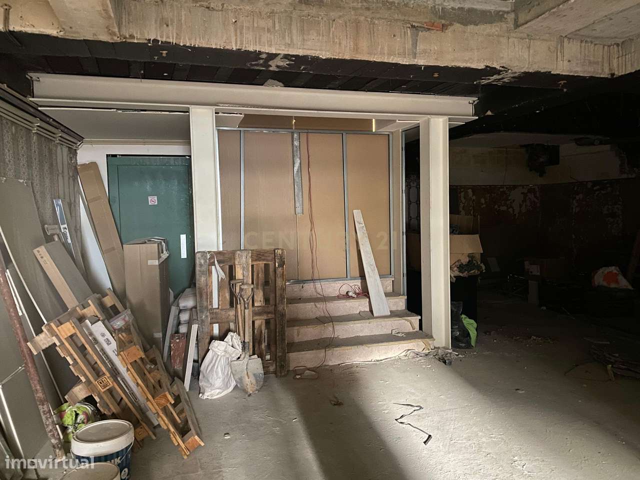 Loja no Centro Comercial da Portela com elevador - Grande imagem: 4/10