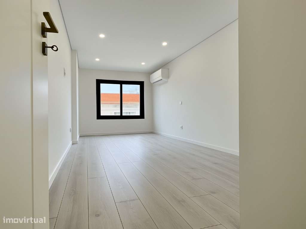 Apartamento T5 |Garagem em BOX |2 Terraços|Churrasqueira-18