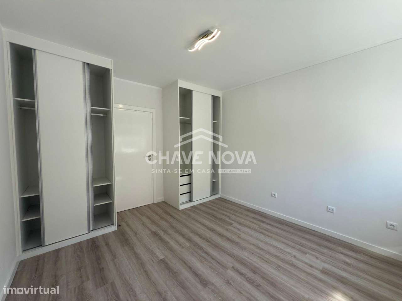 Apartamento T2+1 Renovado c/ Garagem Box em Valadares-12